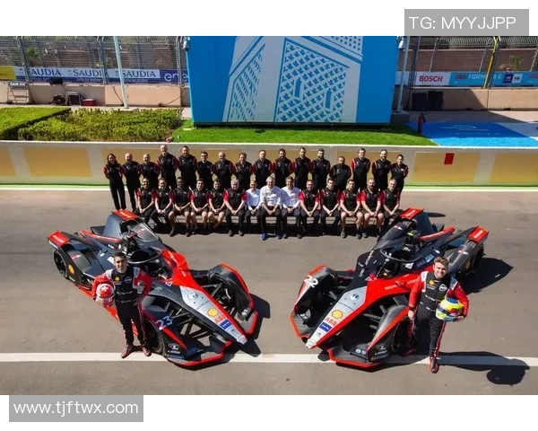 上海羽毛球队在欧锦赛积分榜上以59分稳居第一名展现强劲实力 上海羽毛球队在欧锦赛积分榜上以59分稳居第一名展现强劲实力